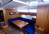 bateau à voile bavaria 46 cruiser voilier salon intérieur salon